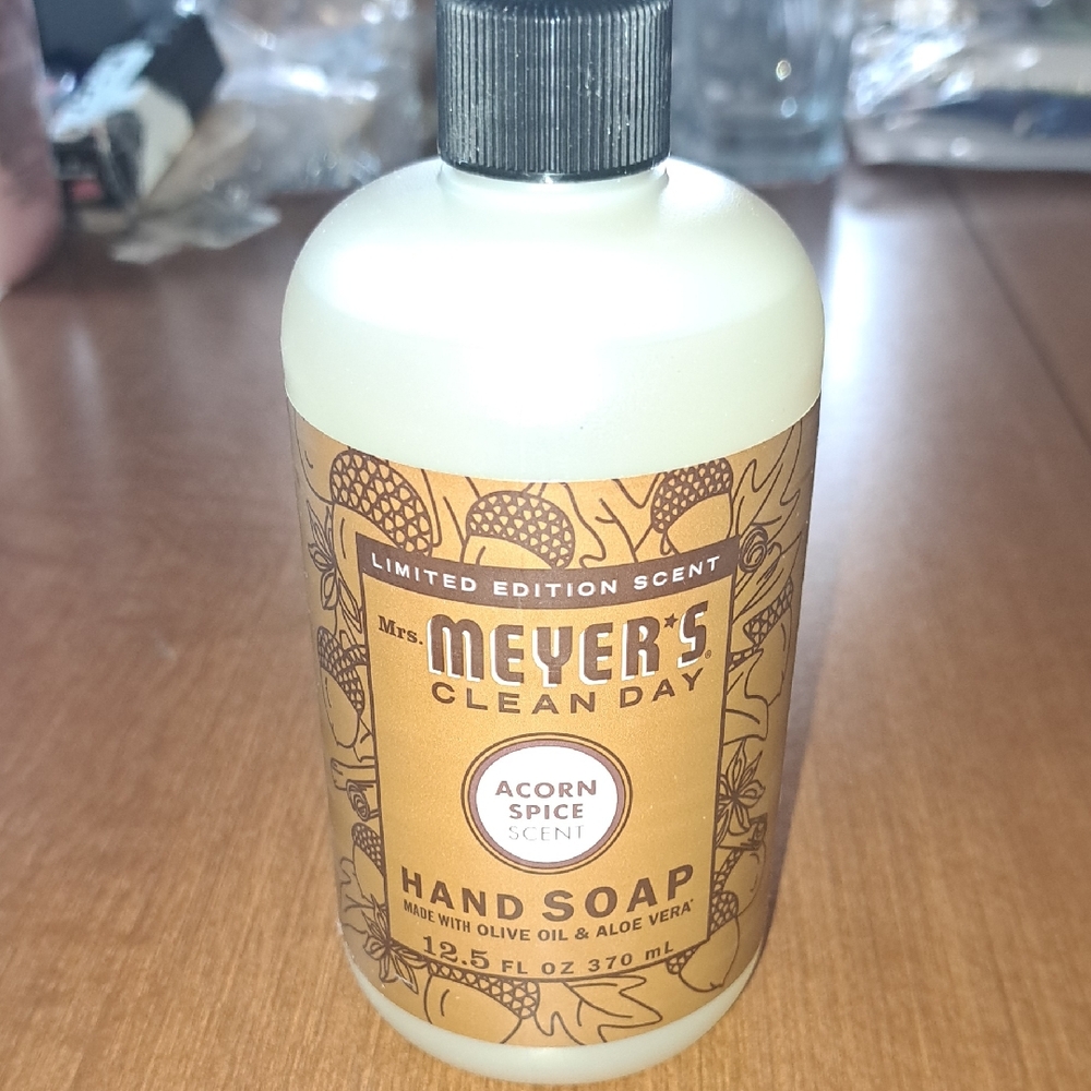 Mrs. Meyer's Acorn Spice Hand Soap - Cream/ BUNDLE ONLY